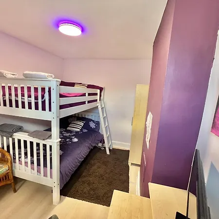 Budget Private Bedrooms W Dedicated Bath Mediacity, Mufc Salford Manchester Exterior photo