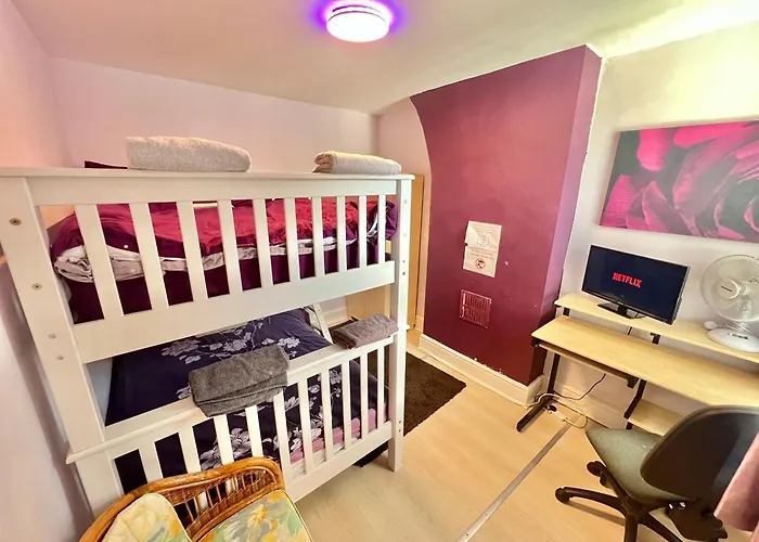 Budget Private Bedrooms W Dedicated Bath Mediacity, Mufc Salford