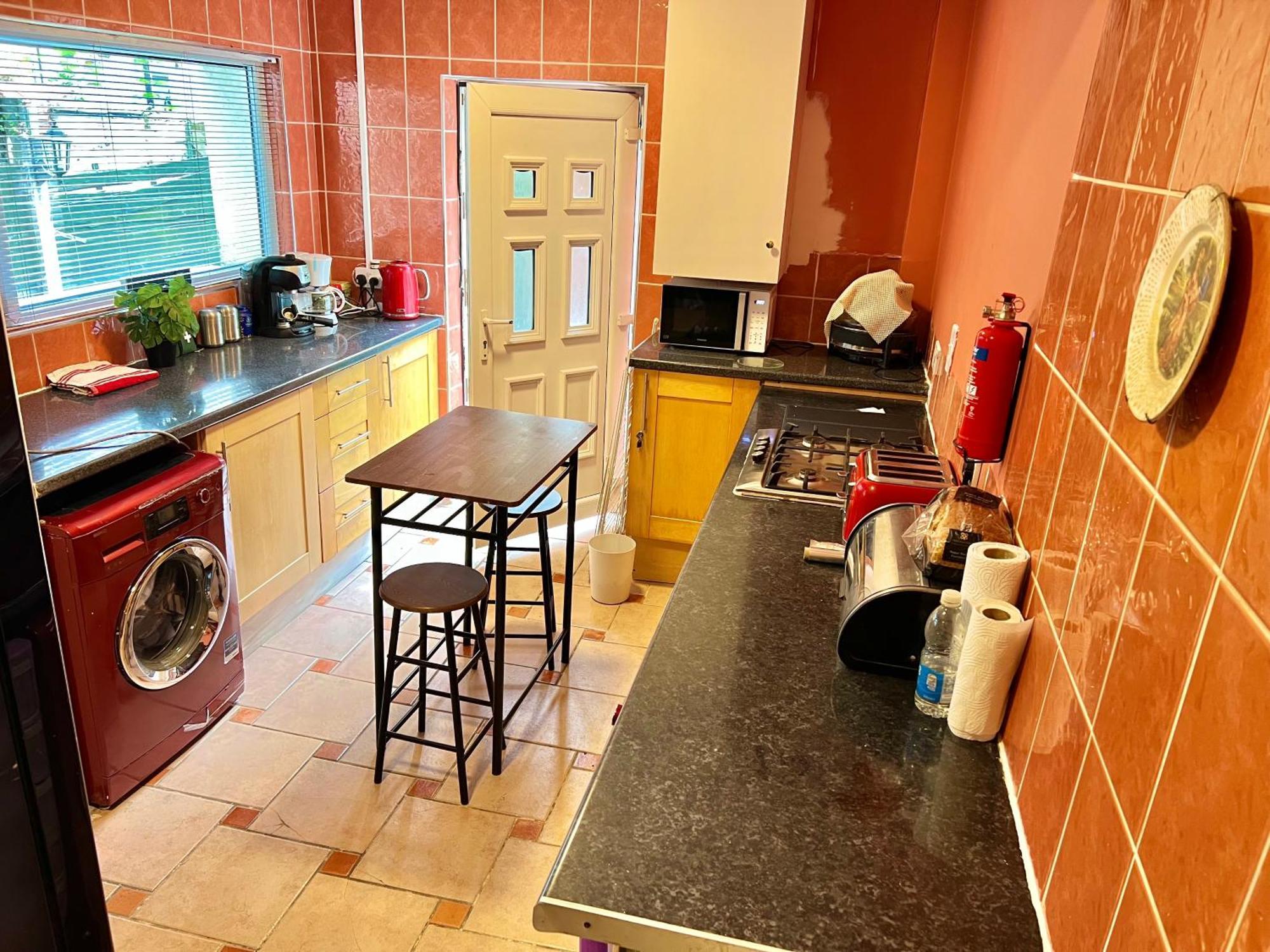 Homestay Budget Private Bedrooms W Dedicated Bath Mediacity, Mufc Salford *