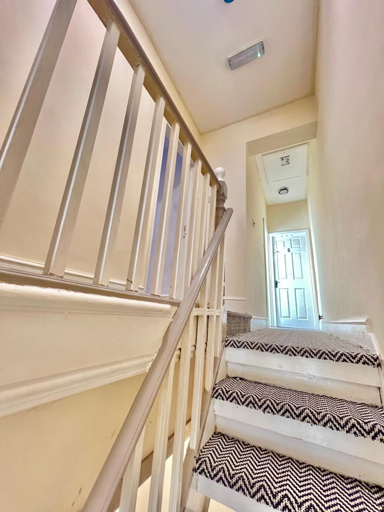 Homestay Budget Private Bedrooms W Dedicated Bath Mediacity, Mufc Salford