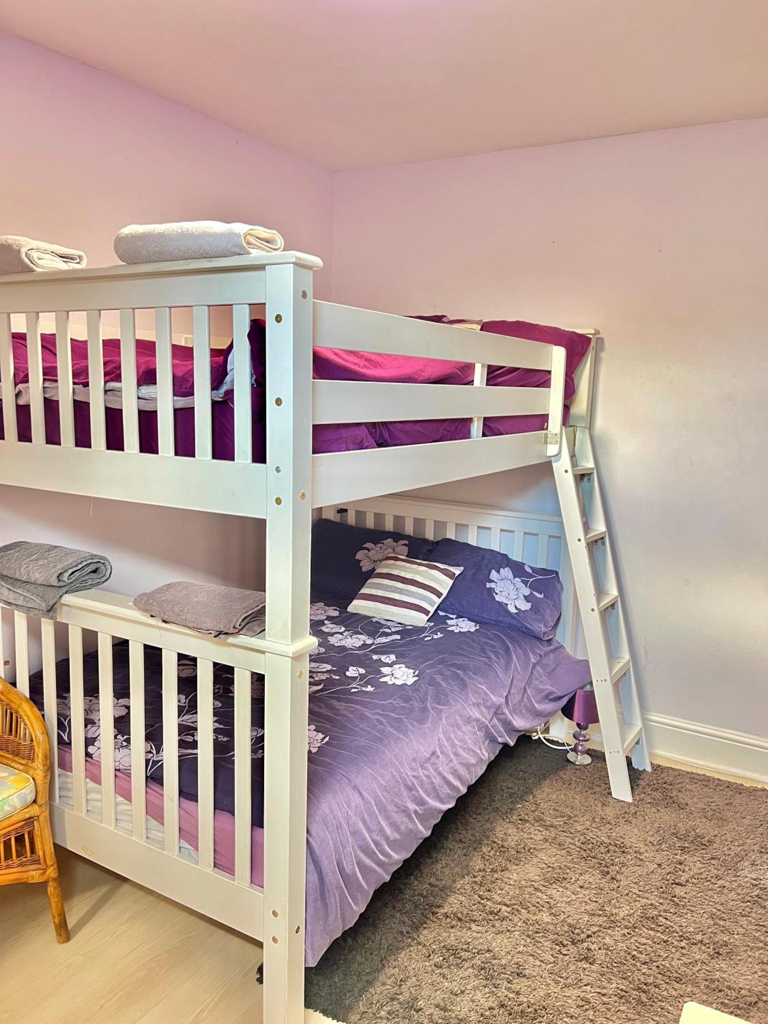 Homestay Budget Private Bedrooms W Dedicated Bath Mediacity, Mufc Salford