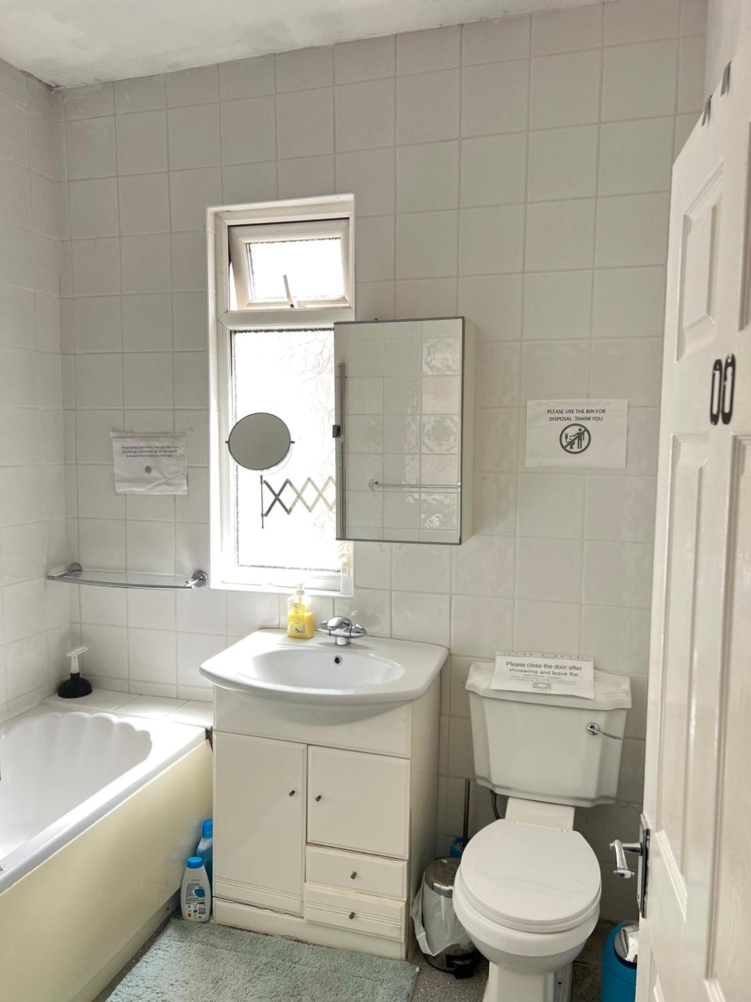 Homestay Budget Private Bedrooms W Dedicated Bath Mediacity, Mufc Salford Manchester