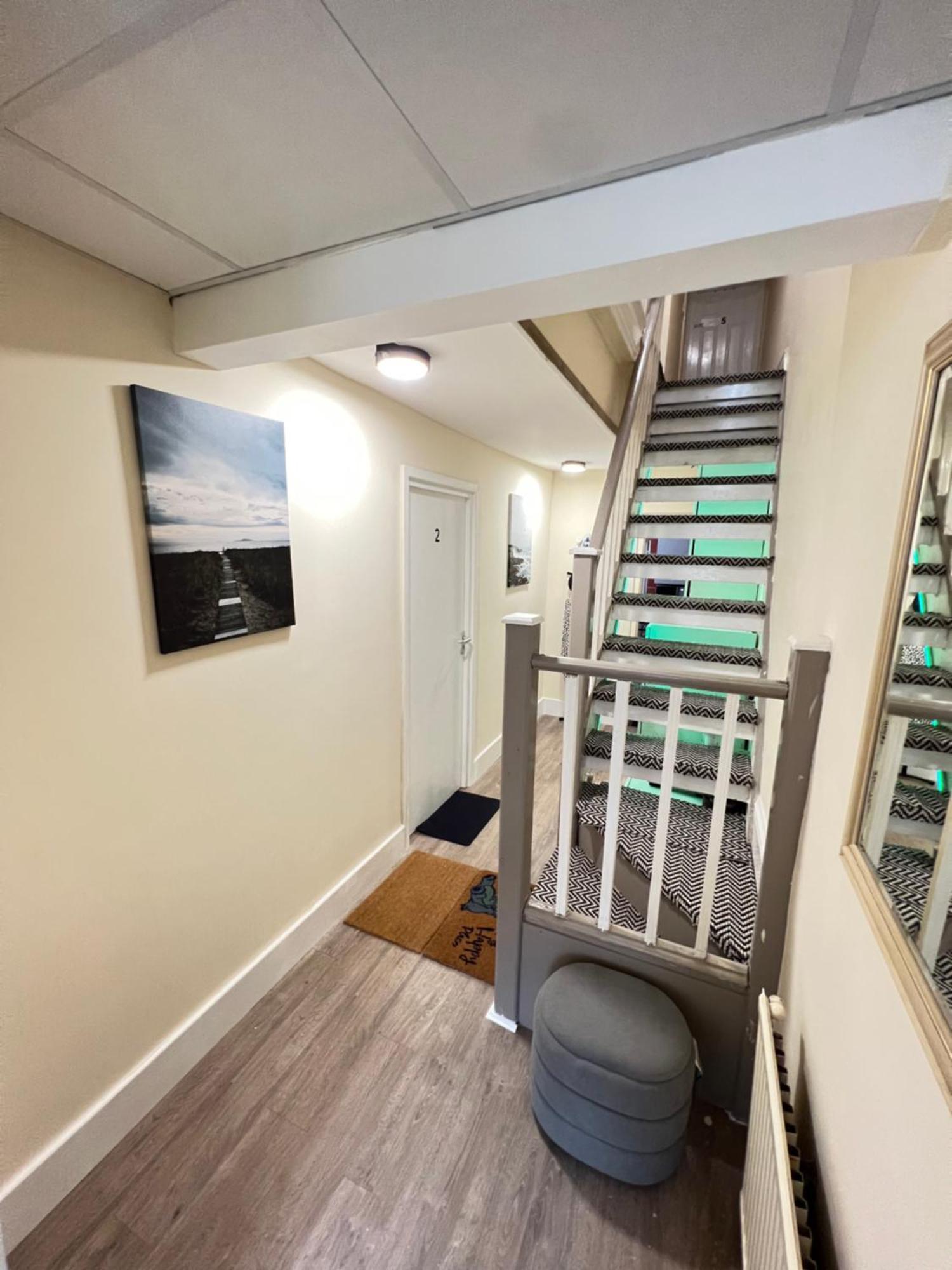 Budget Private Bedrooms W Dedicated Bath Mediacity, Mufc Salford Homestay Manchester