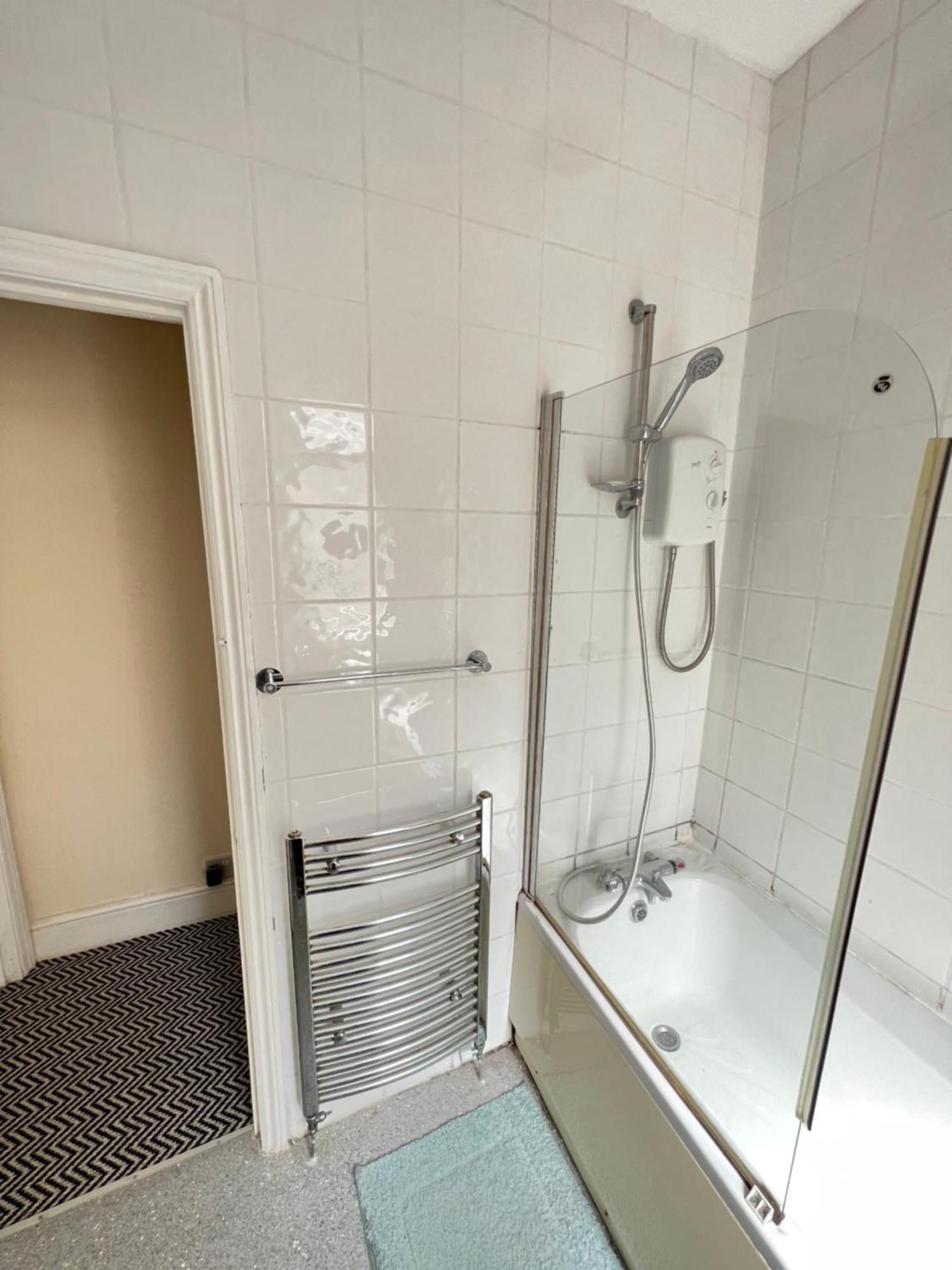 Budget Private Bedrooms W Dedicated Bath Mediacity, Mufc Salford Homestay *