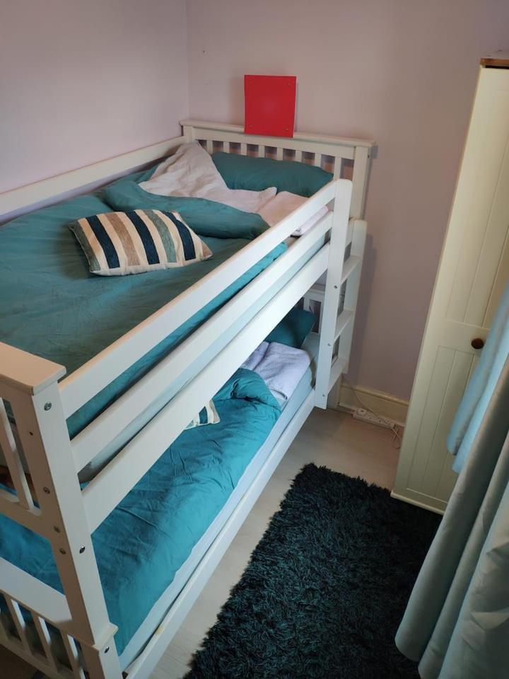 Homestay Budget Private Bedrooms W Dedicated Bath Mediacity, Mufc Salford