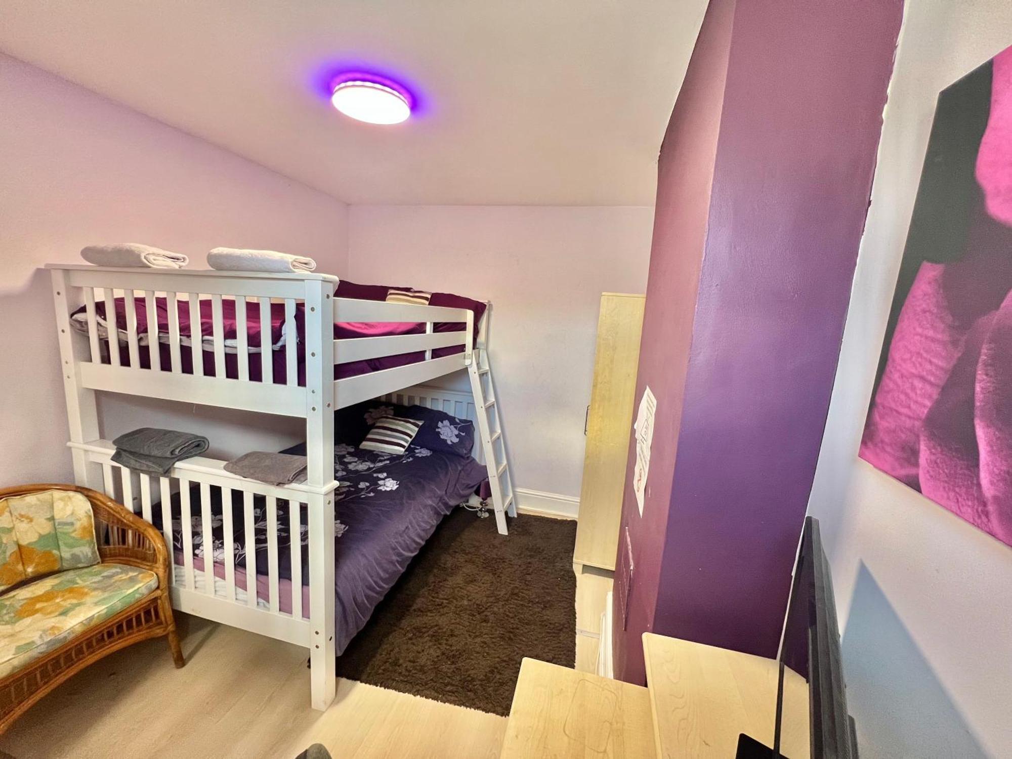 Budget Private Bedrooms W Dedicated Bath Mediacity, Mufc Salford *